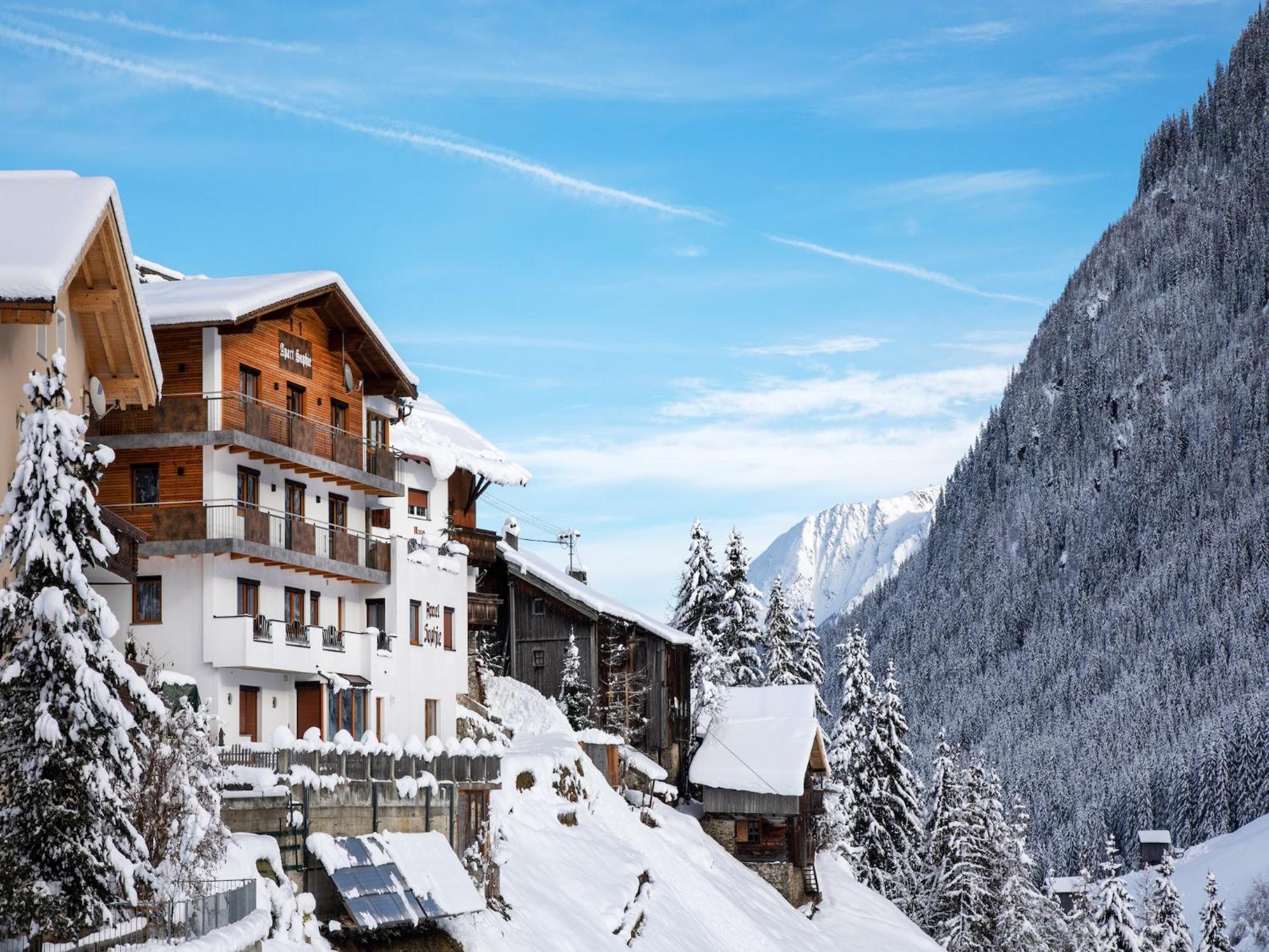 Land On The Kppl Mountain Chains Kappl  Exterior photo